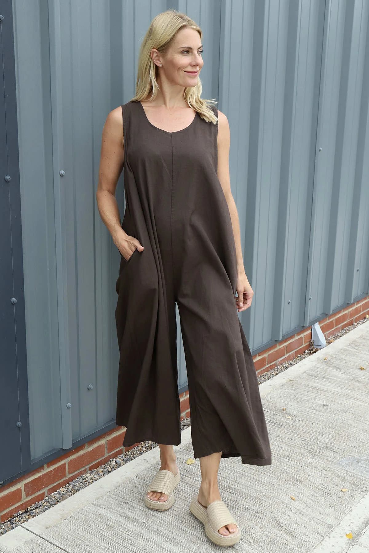 Lorina Sleeveless Linen Jumpsuit Cocoa 4 Lorina Sleeveless Linen Jumpsuit Cocoa - Image 2