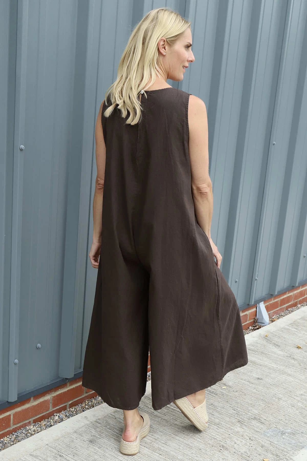 Lorina Sleeveless Linen Jumpsuit Cocoa 6 Lorina Sleeveless Linen Jumpsuit Cocoa - Image 4