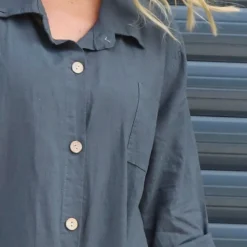 Mariabella Longline Linen Shirt Charcoal -Kitandkaboodal Store IMG 3249 fbd1ee99 e857 4970 a69e 71fe0fb0c110