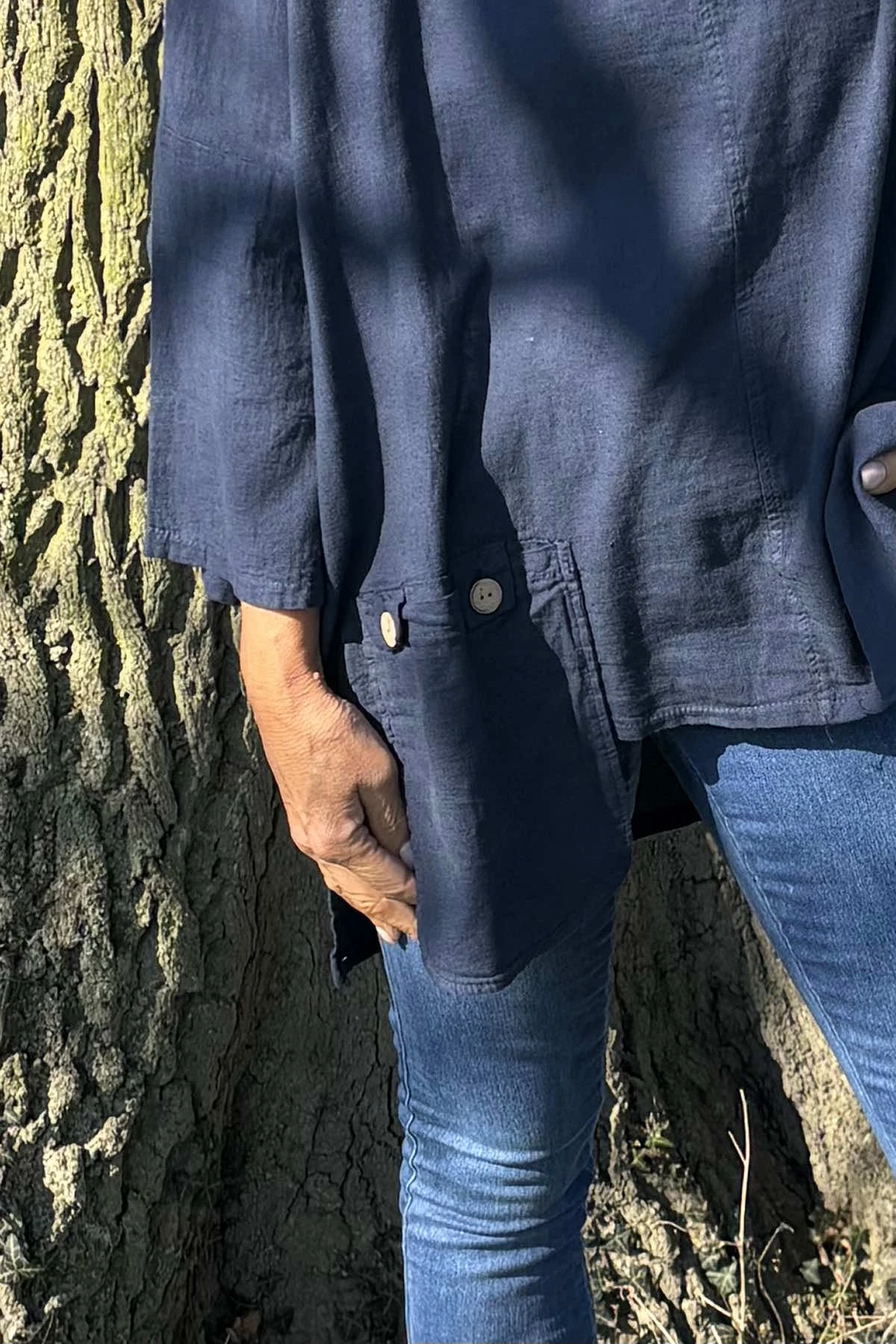 Daisy Linen Top Navy 5 Daisy Linen Top Navy - Image 3