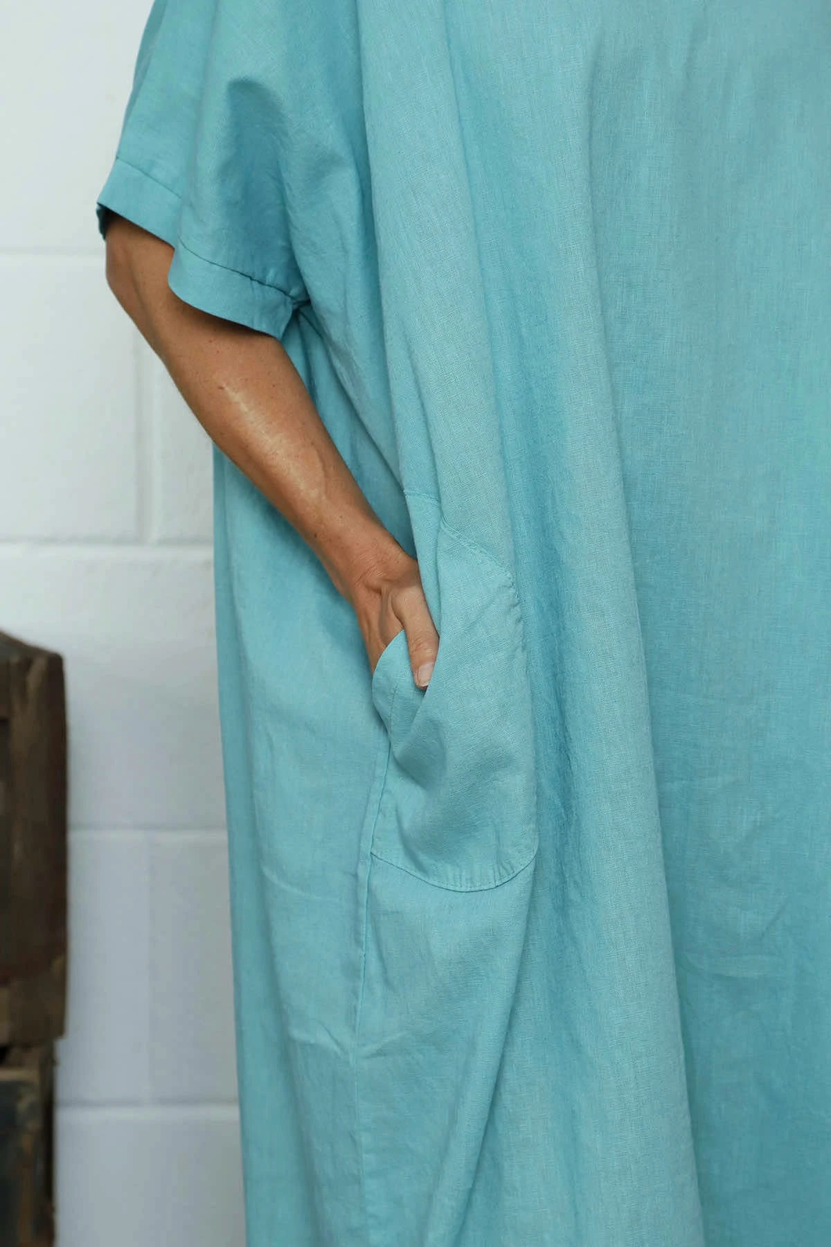 Marika V-Neck Linen Dress Jade 5 Marika V-Neck Linen Dress Jade - Image 3