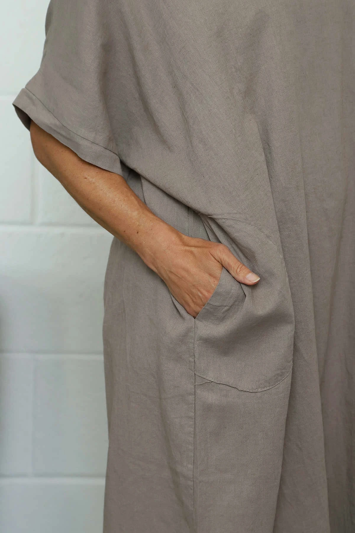 Marika V-Neck Linen Dress Mocha 5 Marika V-Neck Linen Dress Mocha - Image 3