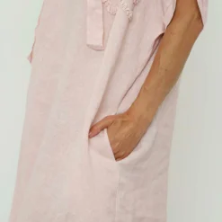 Carlina Hooded Flower Detail Linen Dress Pink -Kitandkaboodal Store IMG 8209 6d5a7c6c d06e 4ffa abdd 42aeb67d76c4