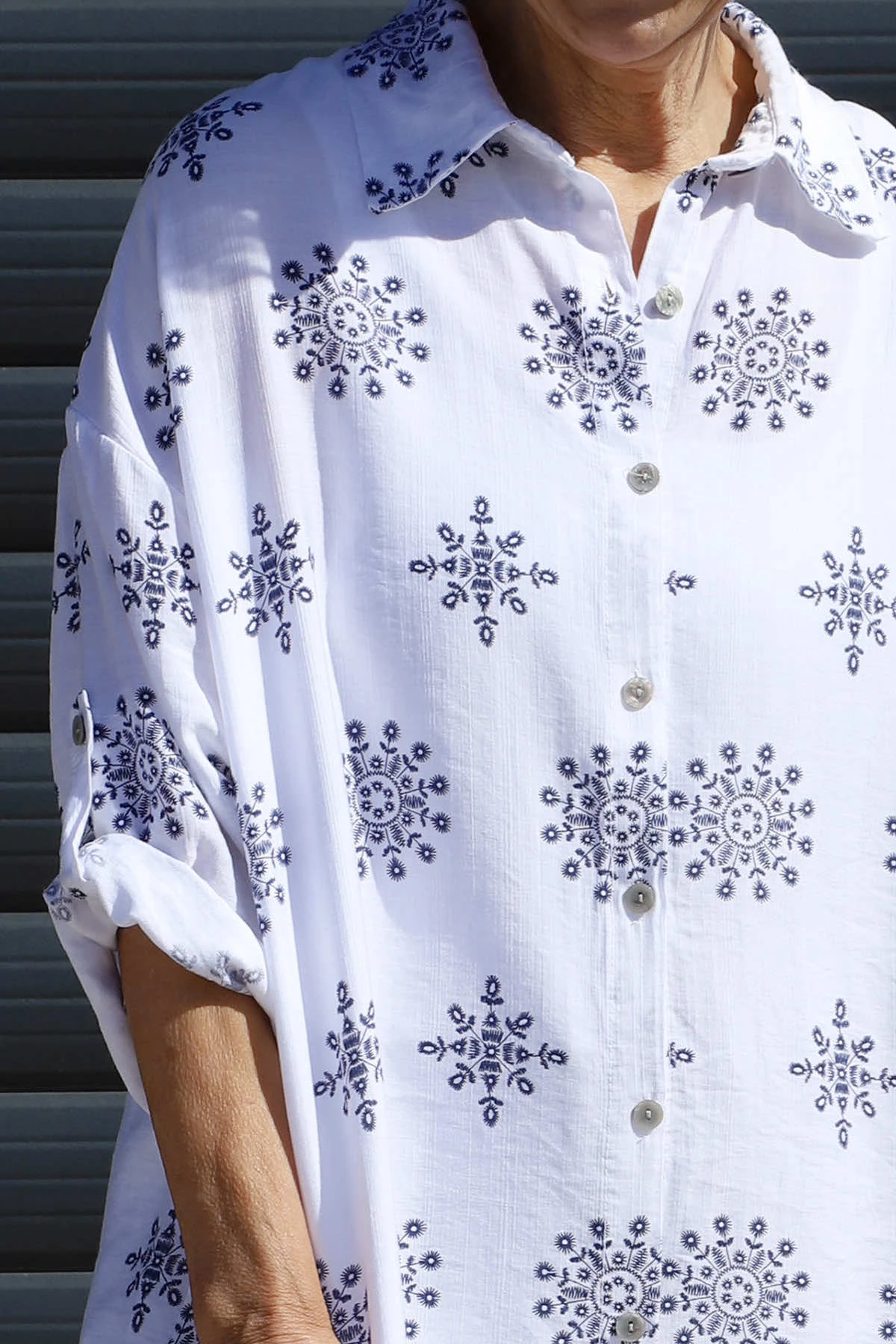 Cassie Longline Print Shirt White 5 Cassie Longline Print Shirt White - Image 3