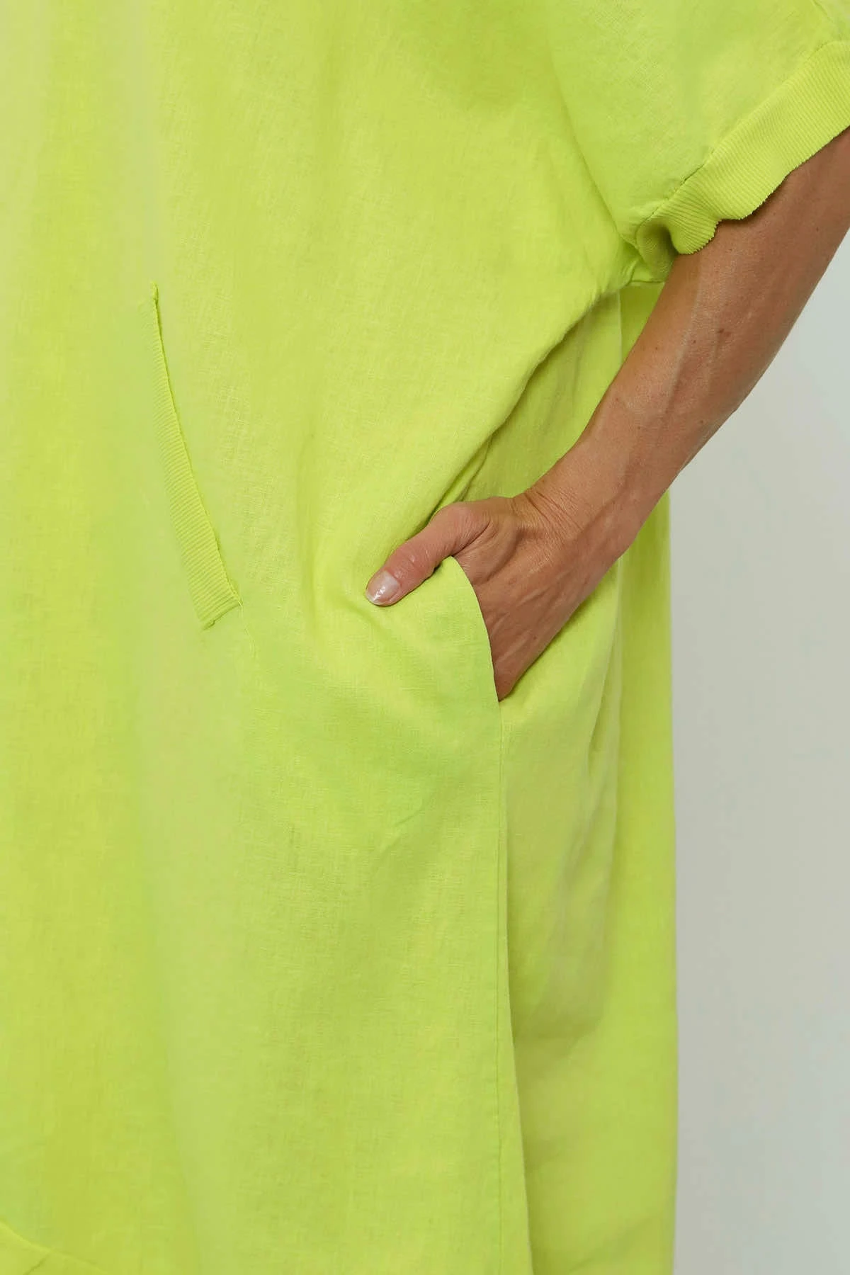 Fiamma V-Neck Linen Dress Yellow 5 Fiamma V-Neck Linen Dress Yellow - Image 3