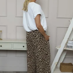 Gilda Leopard Print Trousers Brown -Kitandkaboodal Store IMG 8735 d9c07297 f5d6 434e a6bf 278c3b9952f9