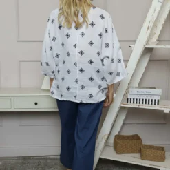 Vicki Print Linen Top White -Kitandkaboodal Store IMG 9015 dd33180c 0e68 4abc 9922 dc7d8864e243