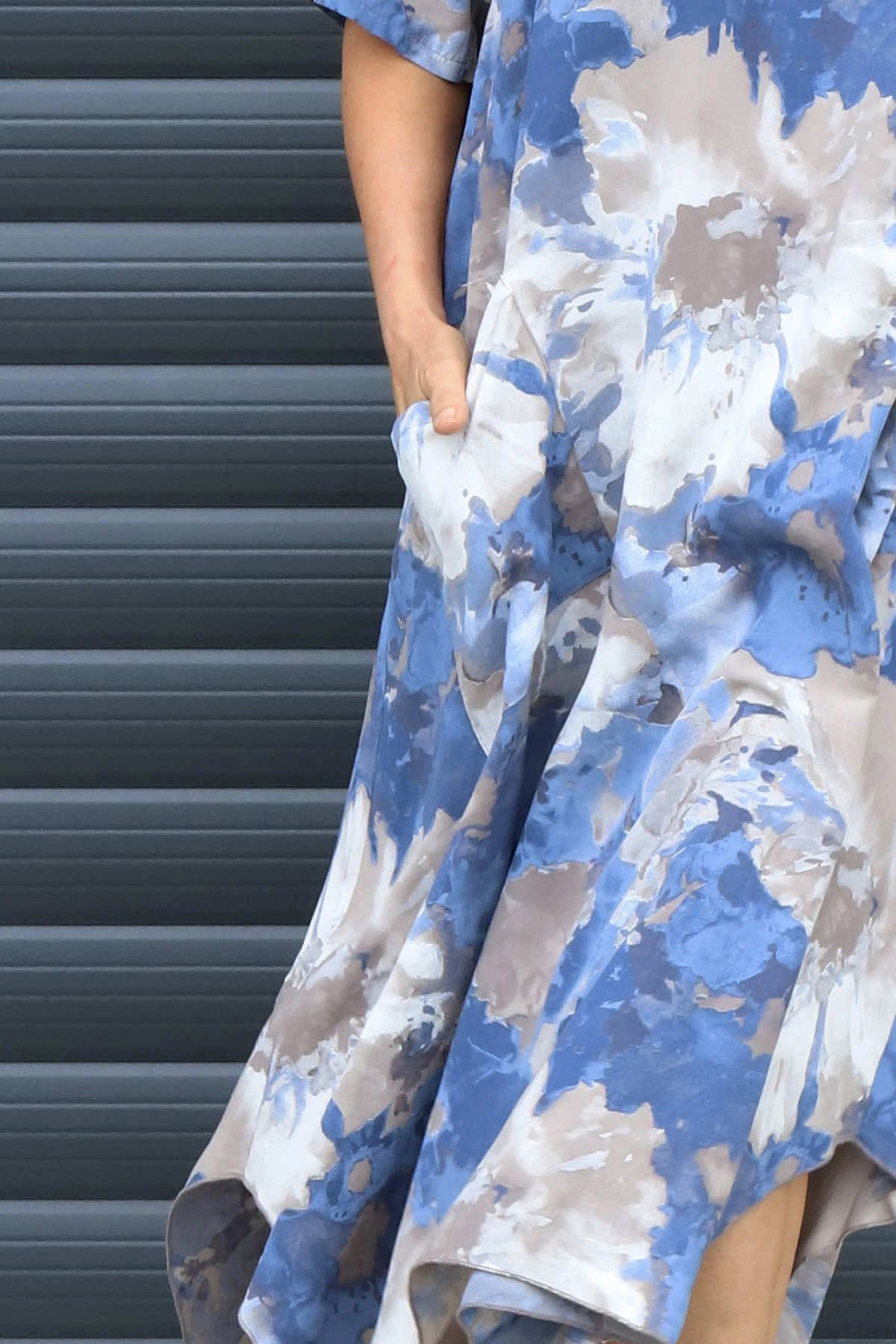 Giulia Print Dress Mocha 5 Giulia Print Dress Mocha - Image 3