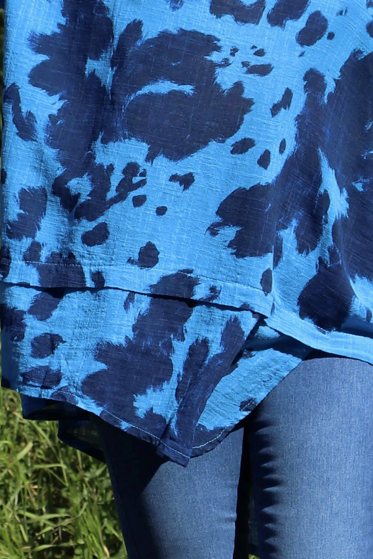 Trevone Ink Print Linen Top Blue 5 Trevone Ink Print Linen Top Blue - Image 3